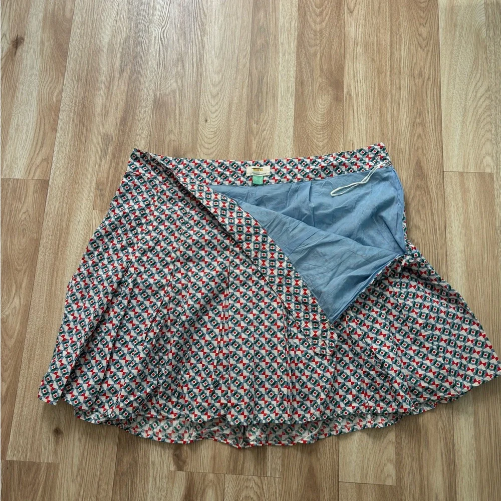 Maeve dimensional skirt in a flattering shape. - Picture 2 of 3